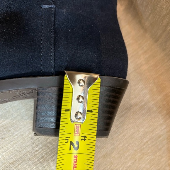 VIONIC Sz 9 Felicity Suede Zipper Closure Almond Toe Stacked Heel Ankle Booties - Picture 5 of 10